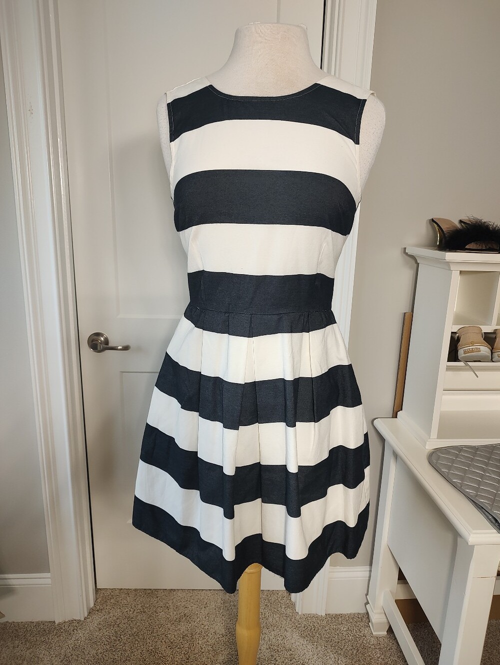 Sleeveless Gap- Design and Craft Black and White Striped Fit-and-Flare Dress